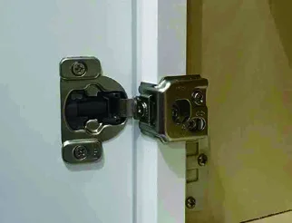 Soft-closing concealed hinge